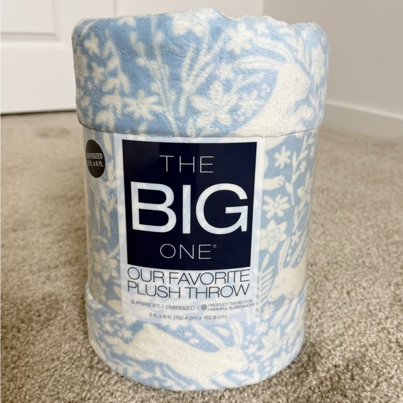 The Big One Bunnies Oversized Super Soft Plush Throw 5’x6’ Easter Bunny NWT - Picture 2 of 5